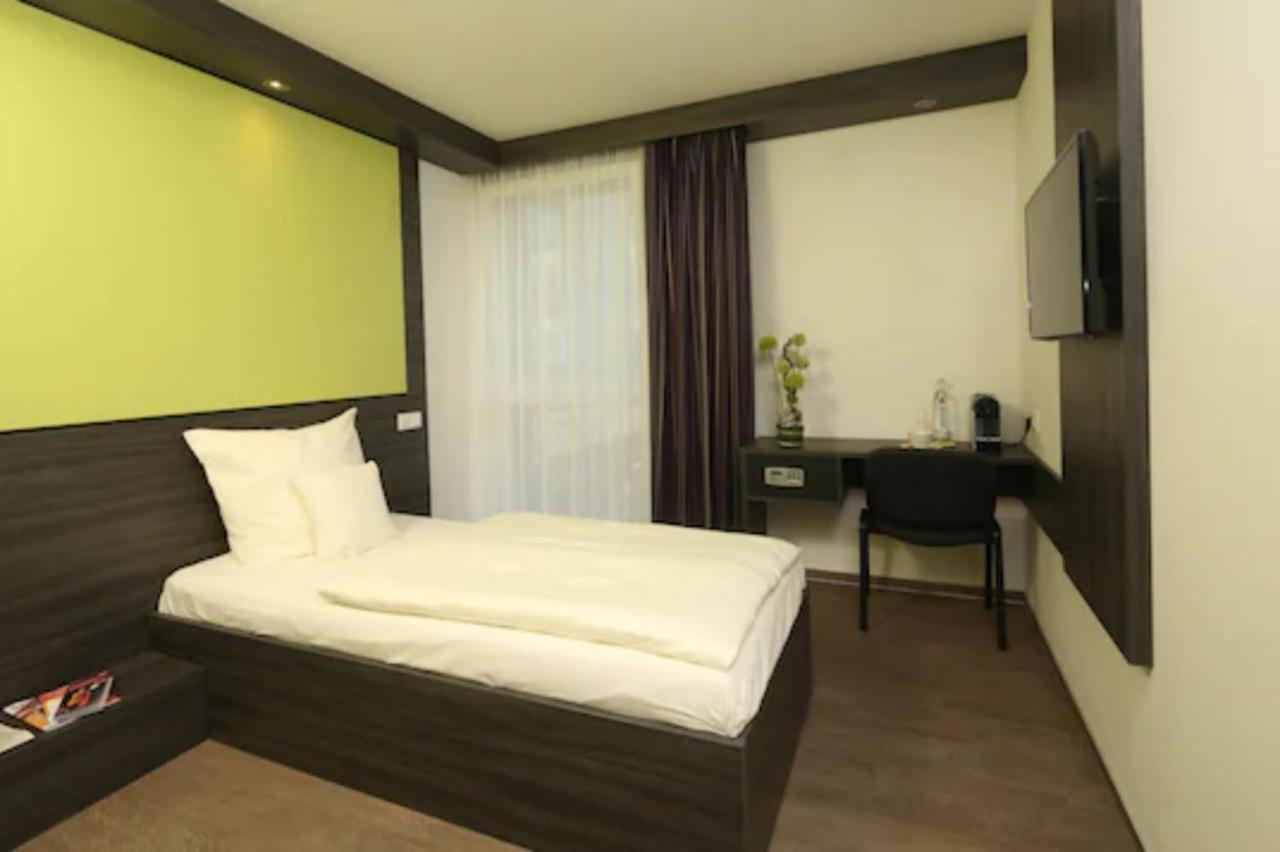 Goroomgo Kanha Hotel Lucknow